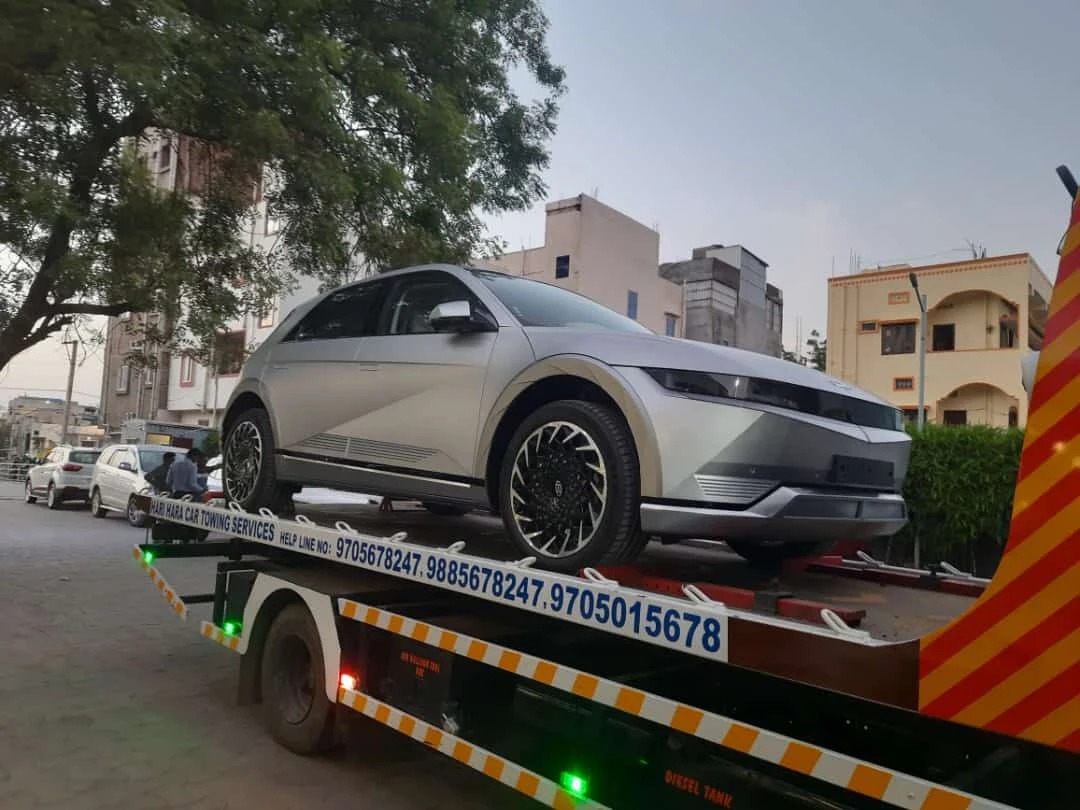 Vehicle lifting with specialised towing equipment
